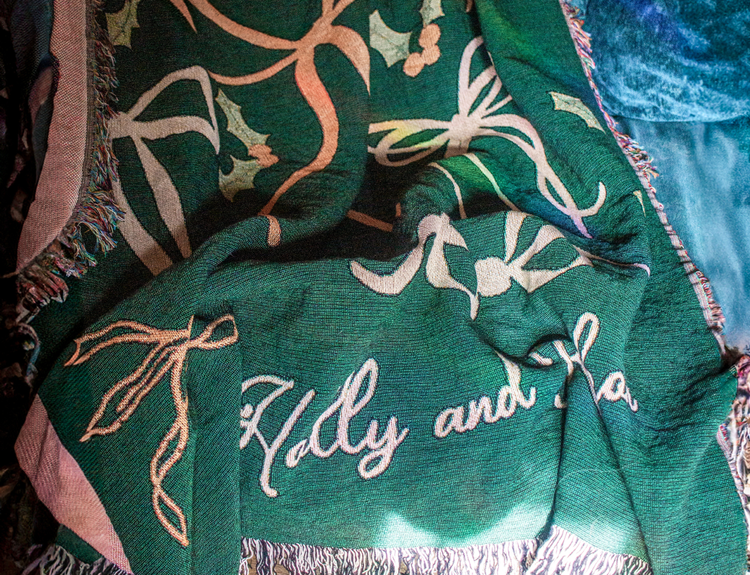 Holly and Ribbon Woven Blanket
