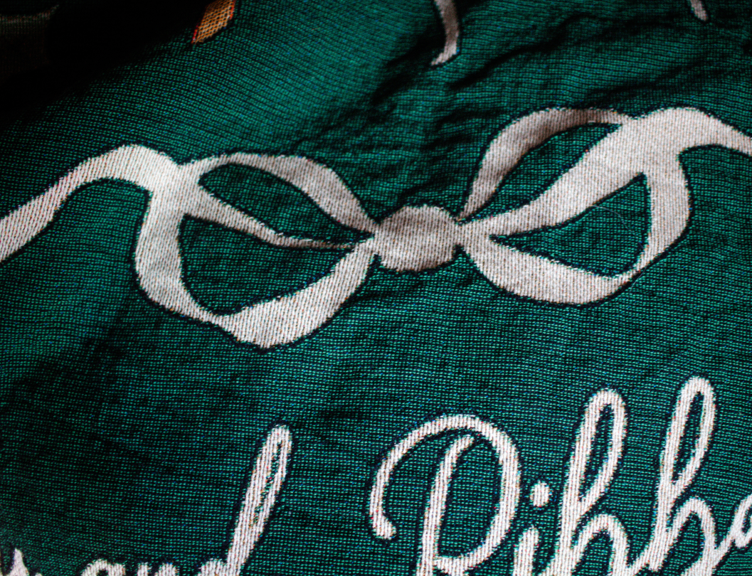 Holly and Ribbon Woven Blanket
